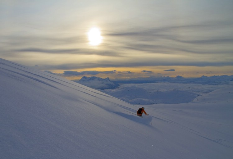 Powder skiing 18.00 Uhr. Heliski Wochenende 22 April 2010. Photo: Andreas Bengtsson